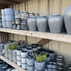 ME haveservice og anlæg IS har smukke vaser og krukker til din bolig